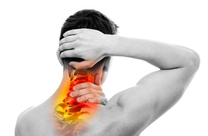Gejala osteochondrosis serviks adalah rasa sakit yang konstan atau berdenyut. 